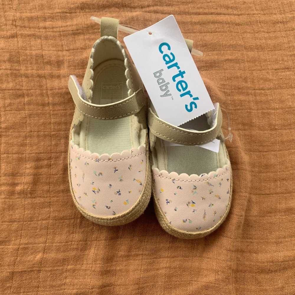 Nwt Carter's Baby Shoes, size 3, 6-9 months